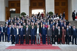 [Foto] Premier vietnamita asiste a conmemoración de los 50 años del Comité Nacional de Fronteras