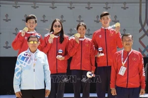 Nguyen Huy Hoang, Vo Thi My Tien, Nguyen Kha Nhi y Mai Tran Tuan Anh ganan la medalla de oro. (Foto: VNA)