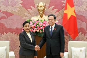 [Foto] Jefe del Legislativo vietnamita recibe a presidenta de Tribunal Popular Supremo de Laos
