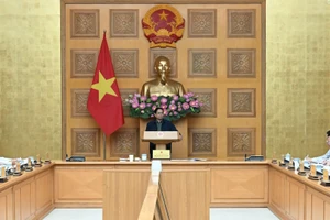 [Foto] Premier vietnamita dirige discusión para mitigar consecuencias de lluvias e inundaciones en región central