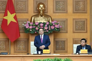 El primer ministro de Vietnam, Pham Minh Chinh, interviene en la reunión.