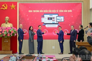[Foto] Ceremonia de lanzamiento de publicación digital en coreano del periódico Nhan Dan