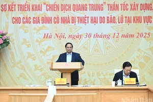 [Foto] Premier vietnamita revisa despliegue de Campaña Quang Trung