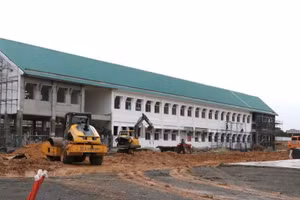 El internado para minorías étnicas en la comuna de Buon Don, en la provincia de Dak Lak se encuentra en la fase final de construcción y está previsto que entre en funcionamiento en el curso escolar 2026-2027. (Foto: VNA)