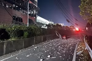 Foto de archivo: Escena de la explosión en el centro comercial Aeon Mall en Kashima, prefectura de Kumamoto, Japón, tras el terremoto del 28 de julio de 2026. (Foto: VNA)