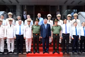 [Foto] Máximo dirigente vietnamita visita al Departamento de Policía de Gestión Penitenciaria, Centros de Educación Obligatoria y Escuelas de Reeducación
