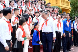[Foto] Líder vietnamita recibe a destacados miembros de Organización de Jóvenes Pioneros Ho Chi Minh