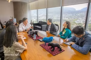 El embajador de Vietnam en México, Nguyen Van Hai, se reúne con el secretario de Economía y del Trabajo del estado de Chiapas, Luis Pedrero. (Foto: VNA)