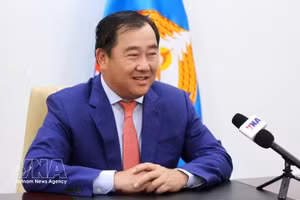 Suos Yara, primer jefe adjunto de la Comisión de Asuntos Exteriores y portavoz del Partido Popular de Camboya, en la entrevista. (Foto: VNA)