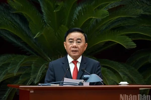 El integrante del Buró Político y miembro permanente del Secretariado del Comité Central del Partido Comunista de Vietnam, Tran Cam Tu, interviene en la conferencia. (Foto: Nhan Dan)