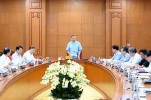 El secretario general del Partido Comunista y presidente de Vietnam, To Lam, conduce la reunión.