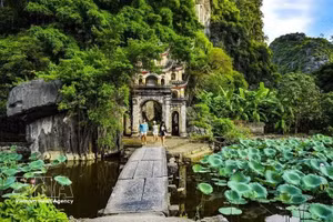 La pagoda de Bich Dong, en la provincia de Ninh Binh, es uno de los lugares que aparece en el videoclip de Secret Garden. (Foto: VNA)