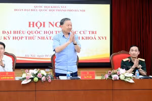 El secretario general del Partido Comunista de Vietnam y presidente del país, To Lam, se reúne con votantes de la circunscripción electoral 1 en Hanói, en ocasión del término del primer período de sesiones de la Asamblea Nacional de la XVI legislatura.