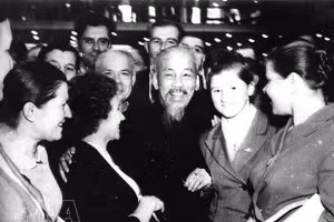 Conmemoran 136º aniversario del natalicio del Presidente Ho Chi Minh