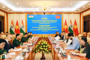 Vista de la reunión entre el vicepremier y ministro de Defensa de Vietnam, Phan Van Giang, y el ministro de Defensa de la India, Rajnath Singh. (Foto: VNA)