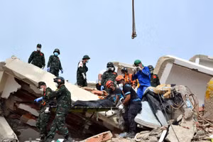 La brigada enviada por el Ejército Popular de Vietnam continúa el 4 de julio buscando víctimas aún sepultadas en la zona de Playa Grande. (Foto: Ministerio de Defensa de Vietnam)