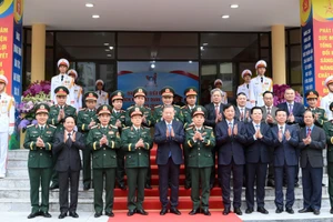 El secretario general del Partido Comunista de Vietnam, To Lam, y delegados a la reunión.