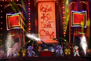 En el ritual de cañonazo simbólico. (Foto: Nhan Dan)