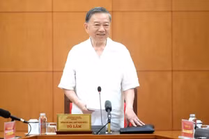 El secretario general del Partido Comunista y presidente de Vietnam, To Lam, interviene en la reunión.