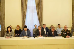 El subjefe del Comité de Relaciones Exteriores de San Petersburgo, Vyacheslav Kalganov (centro), en el seminario. (Foto: VNA)