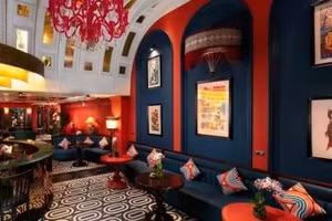 Las pinturas folclóricas añaden una impronta cultural a los alojamientos turísticos. (Foto: L'Hôtel du LAC Hanoi)