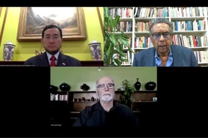 Participantes en el coloquio. (Foto: VNA)