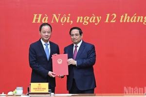 [Foto] Premier vietnamita nombra nuevo presidente de Academia de Ciencia y Tecnología de Vietnam