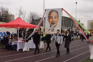 Desfile de los Juegos Deportivos para Estudiantes Vietnamitas en Rusia 2026. (Foto: Xuan Hung)