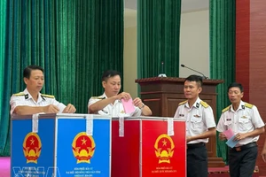 En el colegio electoral nº 20, Brigada 957, Región 4 de la Armada (con base en la provincia de Khanh Hoa). (Foto: VNA)