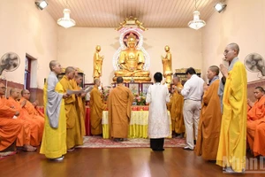 La ceremonia se celebra en la pagoda Pho Phuoc de Bangkok.