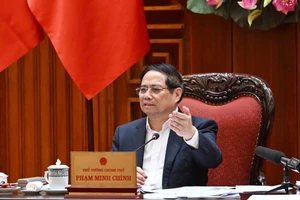 [Foto] Premier vietnamita preside reunión de Junta Permanente del Comité partidista del Gobierno sobre Ley de Planificación