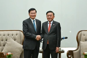 [Foto] Alto funcionario partidista vietnamita preside ceremonia de despedida al líder laosiano