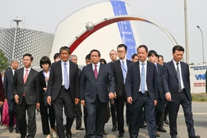 [Foto] Premier vietnamita asiste a ceremonia de inauguración de Centro Espacial de Vietnam
