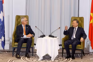 [Foto] Máximo dirigente vietnamita recibe al enviado especial del Gobierno australiano para el Sudeste Asiático