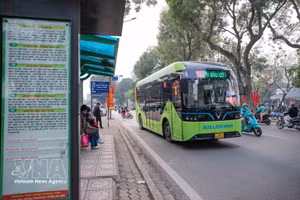 Hanói suma 53 autobuses eléctricos y refuerza su plan de transporte urbano sostenible (Foto: VNA)