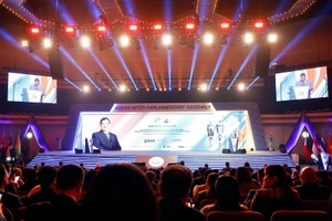 [Foto] Líder legislativo vietnamita asiste a ceremonia inaugural de la AIPA-46 