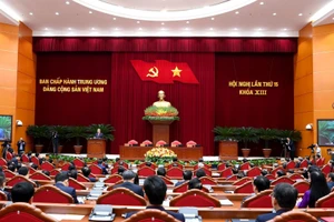 [Foto] Comité Central del Partido Comunista de Vietnam clausura su XV Pleno