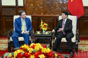 El presidente de Vietnam, Luong Cuong, y embajador de Estados Unidos en Hanói, Marc Knapper