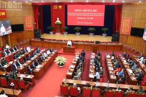 [Foto] Líder partidista vietnamita extiende saludos del Tet a gobierno y pueblo de provincia de Dak Lak
