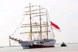 El buque escuela de vela KRI Bima Suci de la Armada de Indonesia. (Foto: VNA)