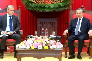 [Foto] Líder partidista vietnamita recibe a director general de grupo de Dinamarca
