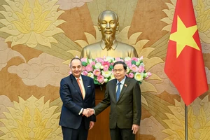 [Foto] Líder legislativo vietnamita recibe a primer vicepresidente del Parlamento griego