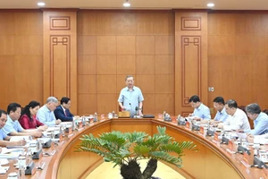 [Foto] Líder partidista vietnamita trabaja con Junta Permanente del Comité del Partido del Gobierno sobre Ley de Tierras (enmendada) y las leyes relacionadas
