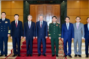 [Foto] Dirigente partidista vietnamita recibe a ministros de Relaciones Exteriores, Defensa y Seguridad Pública de China 