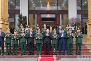 [Foto] Presidente vietnamita visita a fuerzas armadas de Región Militar 2 por el Año Nuevo Lunar