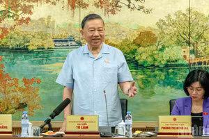 El secretario general del Partido Comunista de Vietnam y presidente del país, To Lam, toma la palabra durante el debate del Grupo 1.