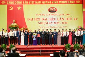 [Foto] Dirigente legislativo vietnamita asiste al Congreso del Comité del Partido de Oficina del Parlamento
