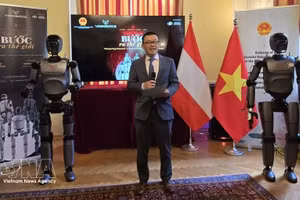 El embajador vietnamita en Austria, Vu Le Thai Hoang, interviene en el evento (Foto: VNA)