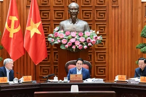 [Foto] Premier vietnamita preside reunión de la jefatura del Gobierno