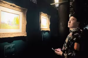 Celebran en Hanói exposición de pinturas del rey Ham Nghi 